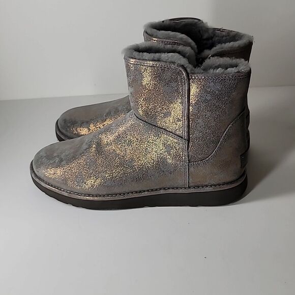 UGG Abree Short II Size 10 - Picture 5 of 9